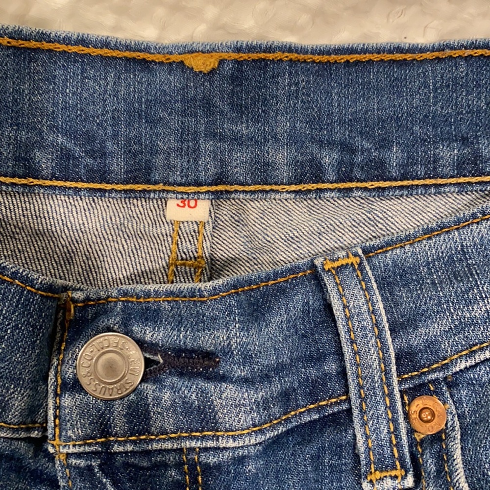 Levi’s Distressed Shorts - Picture 5 of 5